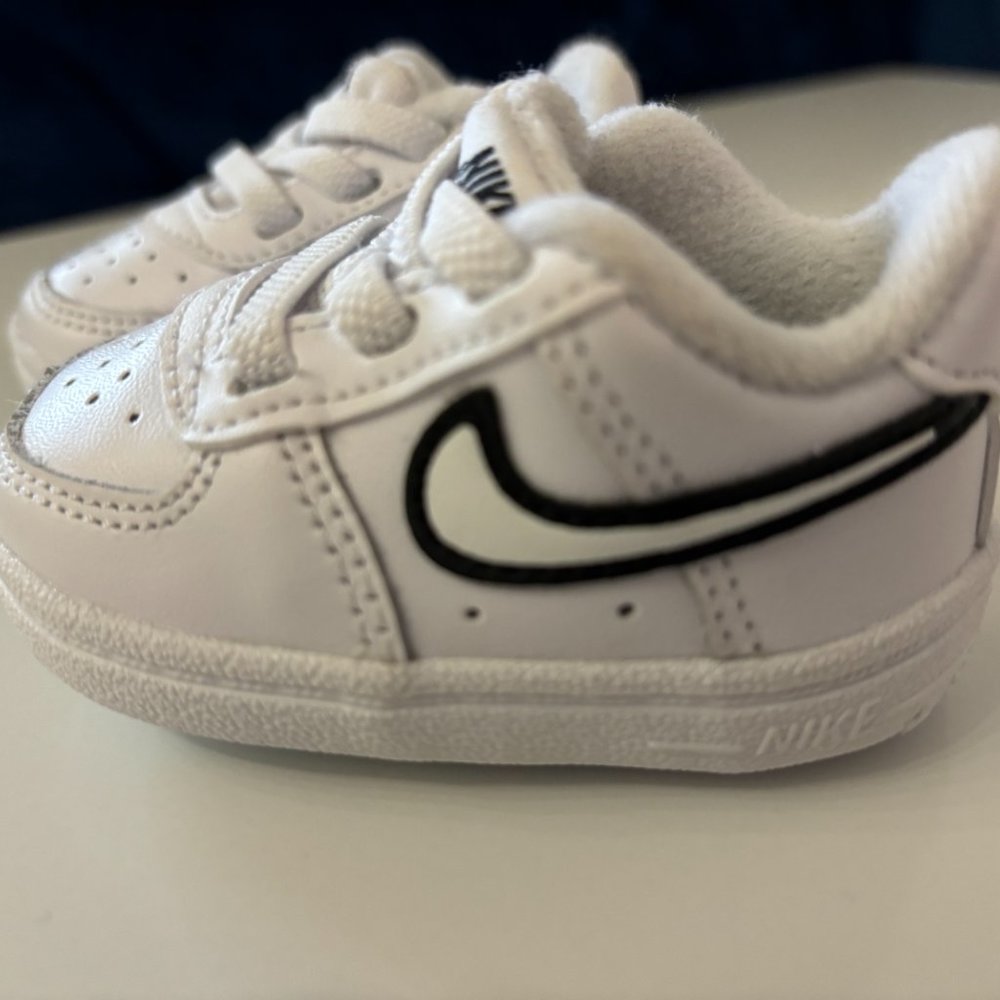 Nike baby crib booties